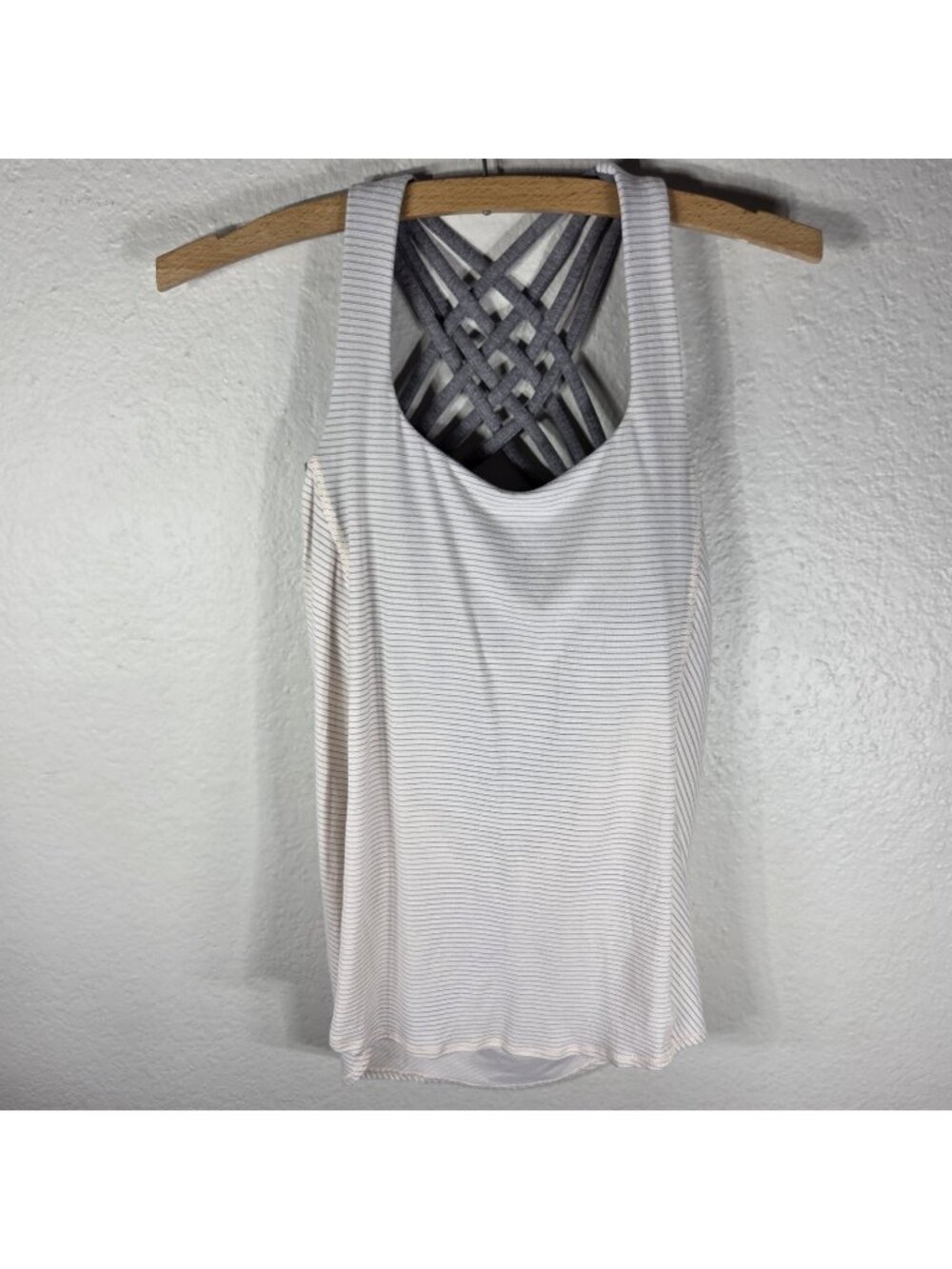 Lululemon Free to Be Wild Tank Size 2 Built In Bra Strappy Striped Cream Gray